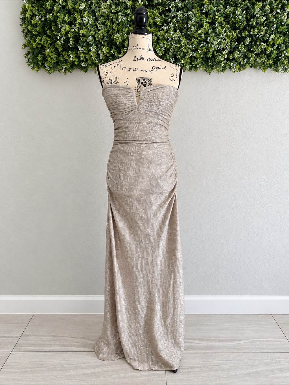 Hailey by Adrianna Papell Metallic Strapless Ruched Gown Size 8